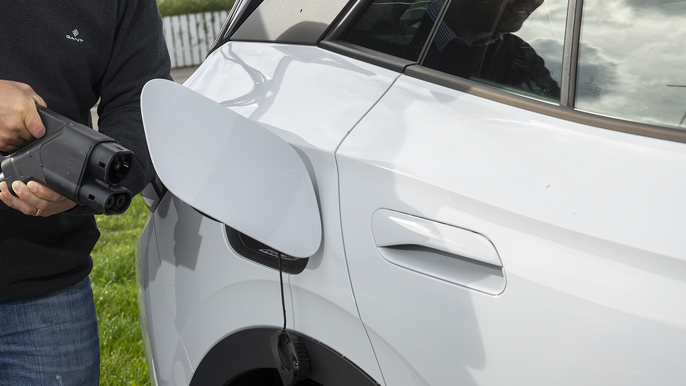 Bild på elbilsladdning