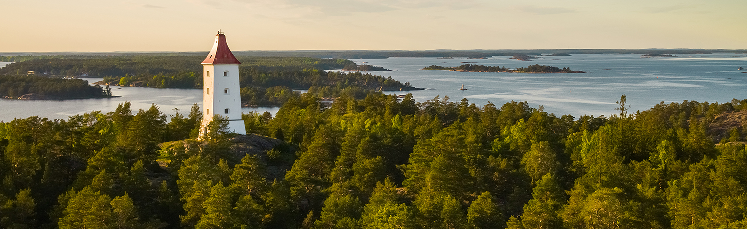 Spårö båk i kvällsljus